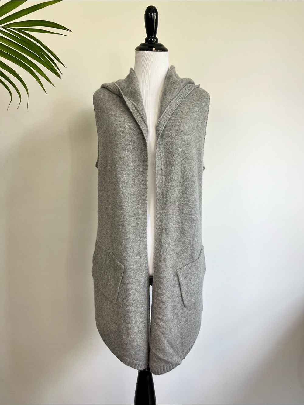 Lightweight Gray Hooded Sleeveless Vest - Cozy Layering Piece